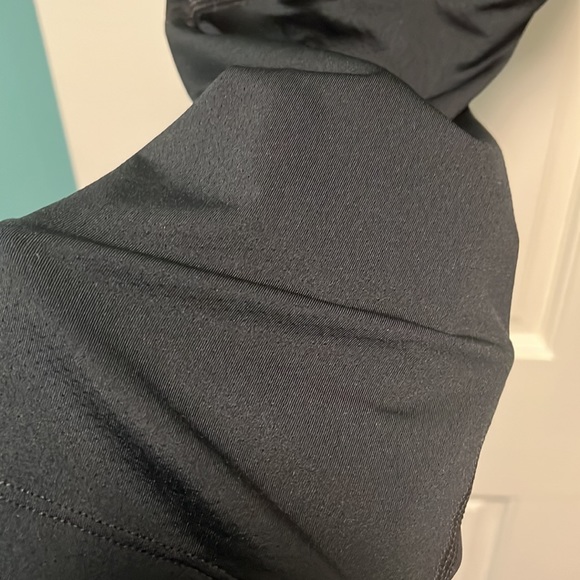 Under Armour Compression Heatgear Capris - Picture 5 of 10